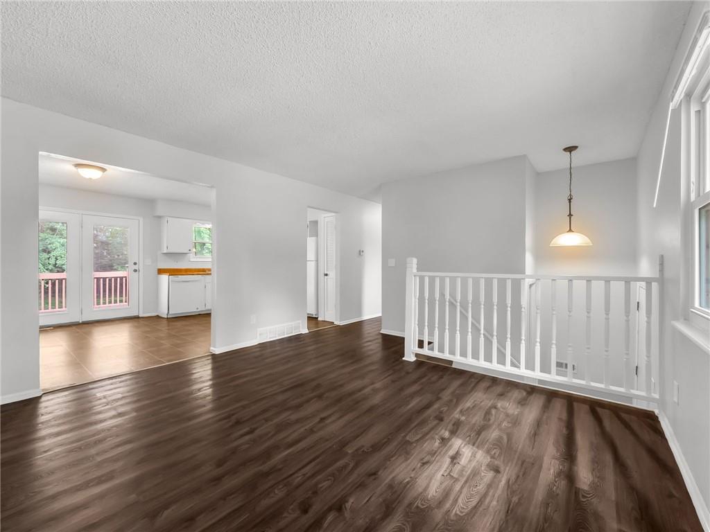 1208 NW Golfview Drive