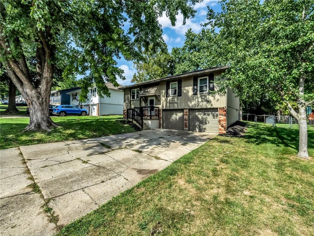 1208 NW Golfview Drive