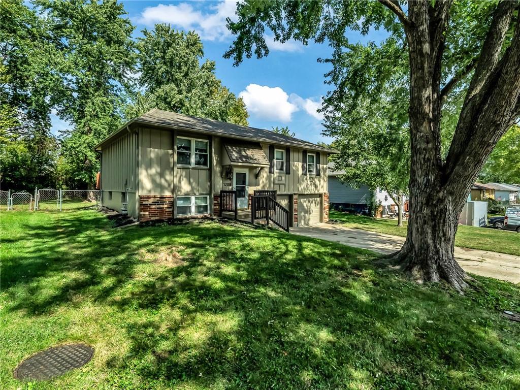 1208 NW Golfview Drive