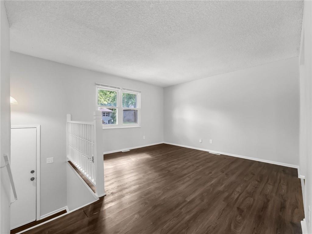 1208 NW Golfview Drive