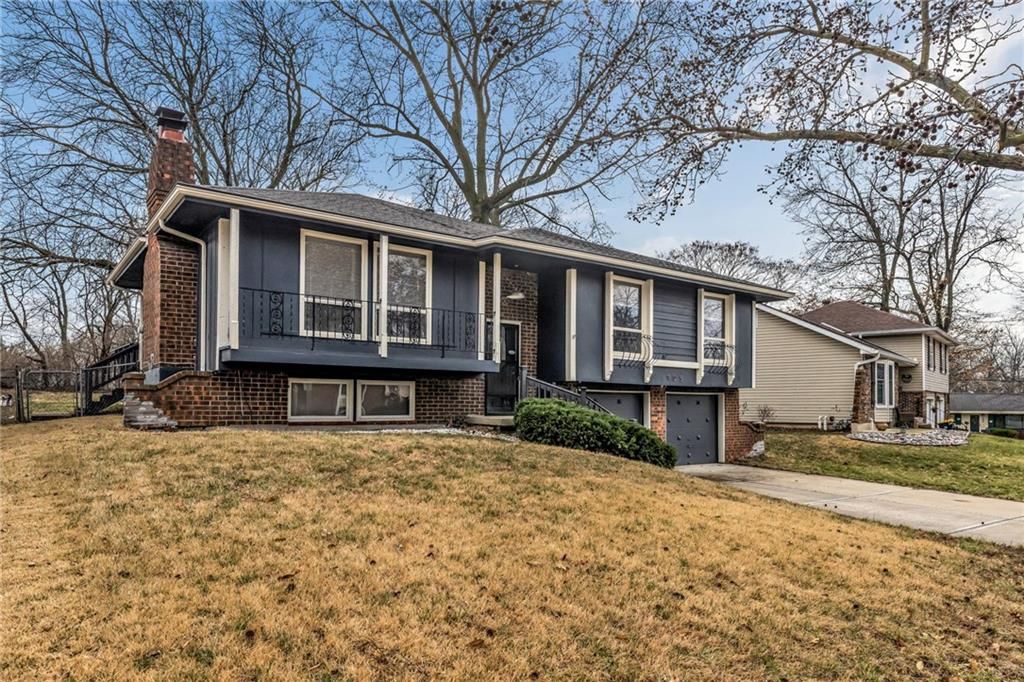 Photo of 705 NE 80th Terrace, Kansas City, MO 64118 (MLS # 2607766)
