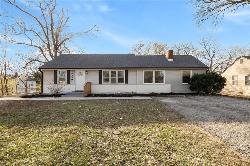 Photo of 10230 Oakley Avenue, Kansas City, MO 64137 (MLS # 2608383)