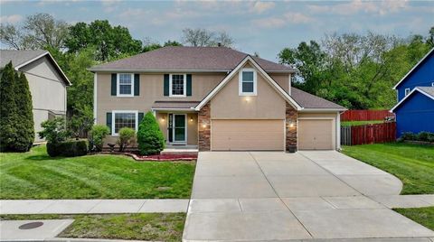 Photo of 4801 Edgehill Street, Leavenworth, KS 66048 (MLS # 2617792)