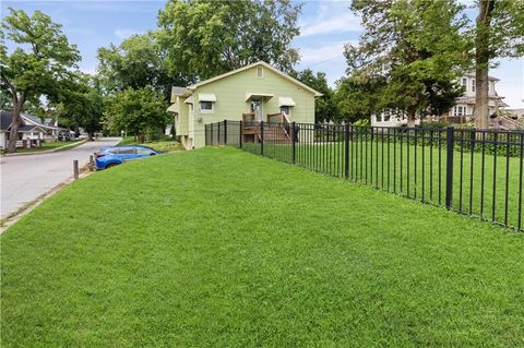 Tiny photo for 201 E Hurt Street, Liberty, MO 64068 (MLS # 2630739)