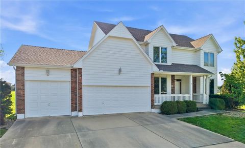 Photo of 4536 SW Gull Point Drive, Lees Summit, MO 64082 (MLS # 2615371)