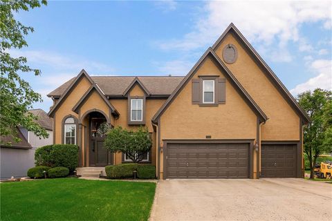Photo of 13100 Woodward Street, Overland Park, KS 66213 (MLS # 2617267)