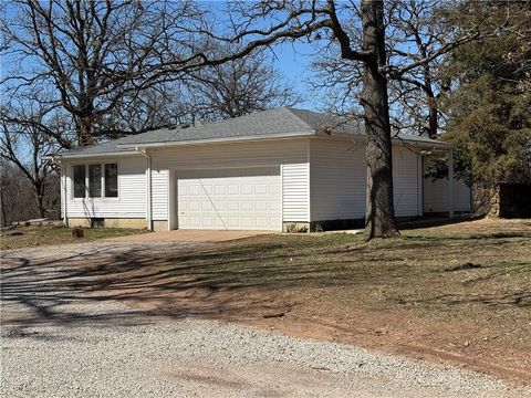 3998 S Highway 32 Highway S, El Dorado Springs, MO 64744 - #: 2537613