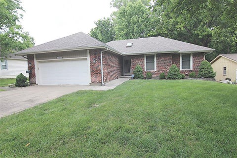Photo of 10012 E 72nd Street, Kansas City, MO 64133 (MLS # 2624656)