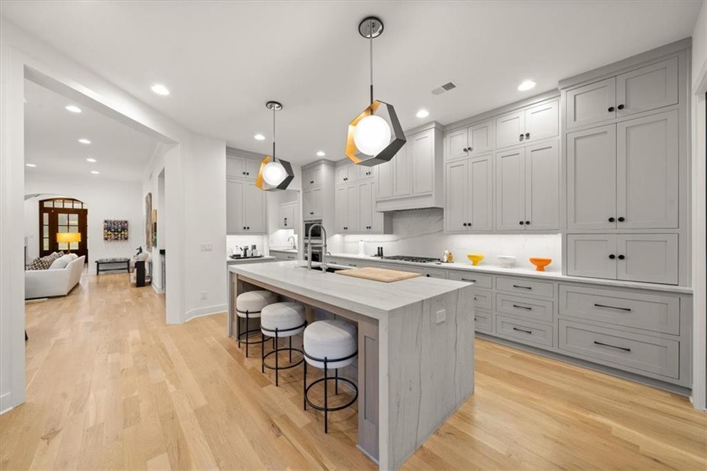 5303 Meadowbrook Parkway