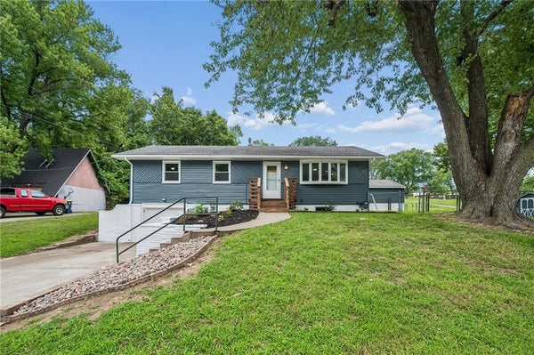 3741 N BRIGHTON AVE, KANSAS CITY, MO 64117 - Image 4ab8d9e550f8be2eb90363aa2b969657/1950352603