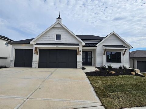 Photo of 11239 S Sunray Drive, Olathe, KS 66061 (MLS # 2587472)