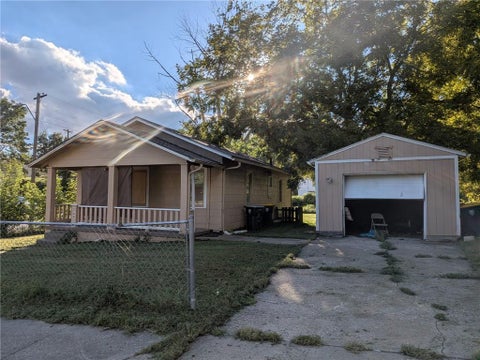Photo of 6744 Bales Avenue, Kansas City, MO 64132 (MLS # 2646596)