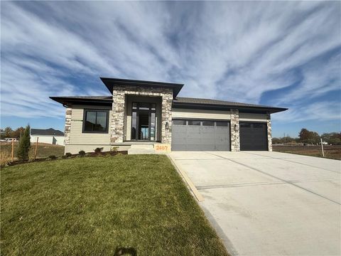 2607 NE Woodland Oak Drive Lee's Summit MO 64086