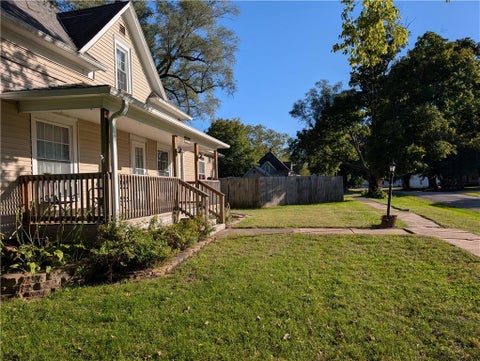 Photo of 621 N Smith Street, Burlington Junction, MO 64428 (MLS # 2645926)