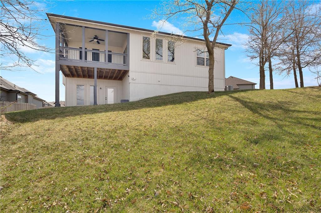 905 SE Wood Ridge Court