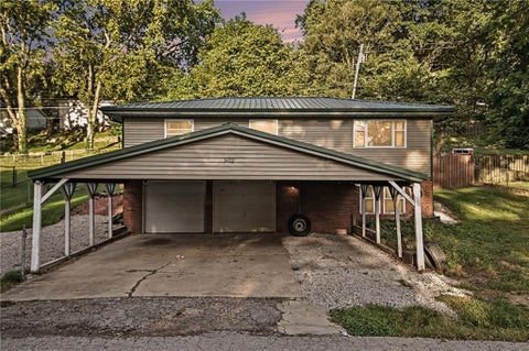Photo of 502 Dundee Road, Smithville, MO 64089 (MLS # 2644000)