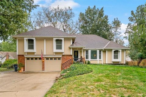 Photo of 1212 S Lennox Drive, Olathe, KS 66062 (MLS # 2581994) Photo of 1212 S Lennox Drive, Olathe, KS 66062 (MLS # 2581994)