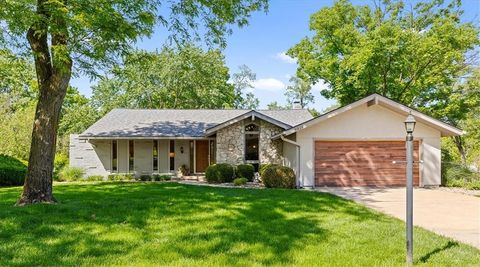 Photo of 9010 W 104th Terrace, Overland Park, KS 66212 (MLS # 2619182)