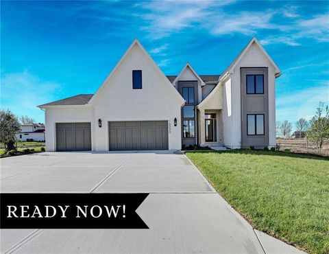 Photo of 16030 S Twilight Lane, Olathe, KS 66062 (MLS # 2542859)