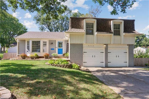 Photo of 9532 Benson Street, Overland Park, KS 66212 (MLS # 2647317)