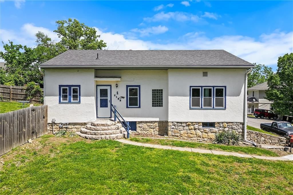 Photo of 1 Vine Street, Excelsior Springs, MO 64024 (MLS # 2616796)