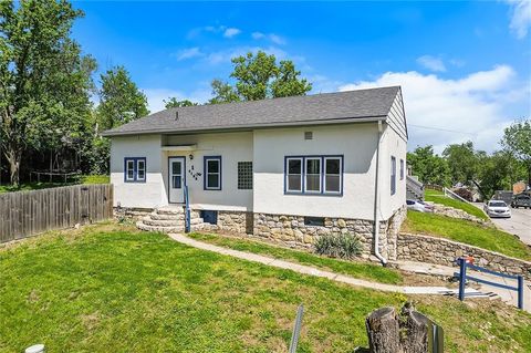 Photo of 1 Vine Street, Excelsior Springs, MO 64024 (MLS # 2616796)