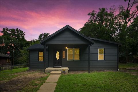 Photo of 128 Logan Street, Leavenworth, KS 66048 (MLS # 2581257)