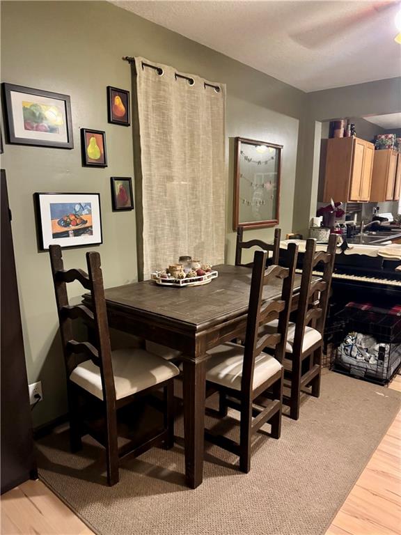 St Joseph, Missouri 64503, United States, 3 Bedrooms Bedrooms, ,2 BathroomsBathrooms,Residential,Pending,11104