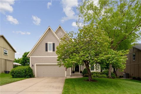 Photo of 5901 W 153rd Street, Overland Park, KS 66223 (MLS # 2617445)