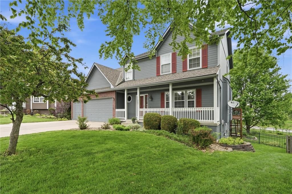 Photo of 905 Paw Paw Lane, Liberty, MO 64068 (MLS # 2614524)