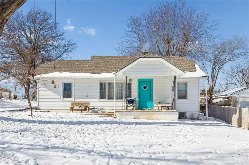 Photo of 3022 Wallace Avenue, Kansas City, MO 64129 (MLS # 2596623)