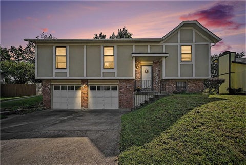 Photo of 3707 E 114th Terrace, Kansas City, MO 64137 (MLS # 2644061)