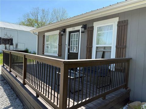 Photo of 306 Park Street, Gallatin, MO 64640 (MLS # 2615502)