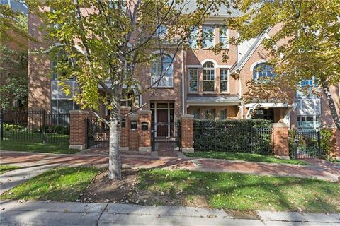 Photo of 212 W 50th Street, Kansas City, MO 64112 (MLS # 2582764)