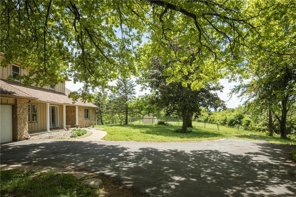 Photo of 1712 S La Frenz Road, Liberty, MO 64068 (MLS # 2617714)