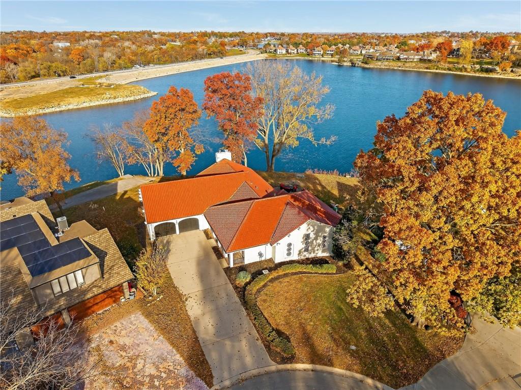 102 NW Hackberry Street