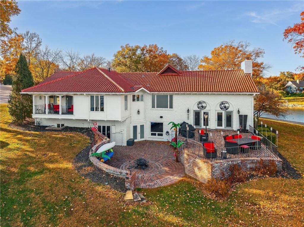 102 NW Hackberry Street