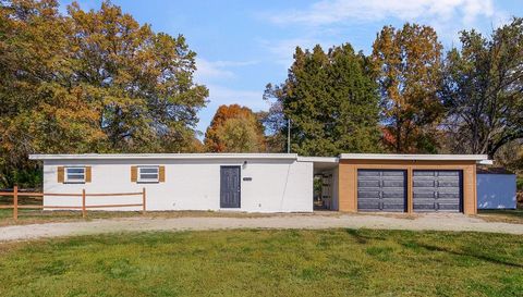 1800 E Blue Ridge Boulevard, Kansas City, MO 64146 - #: 2587068