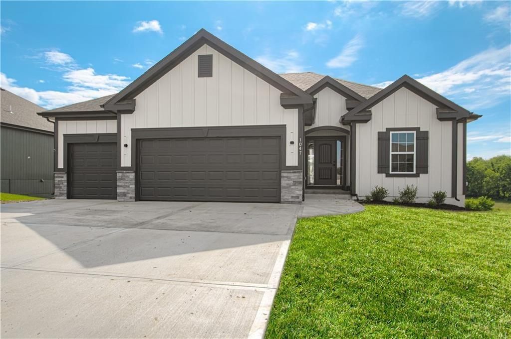 Photo of 1059 Fir Lane, Liberty, MO 64068 (MLS # 2575879)