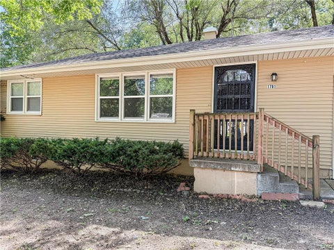 Photo of 1701 N Kiger Road, Independence, MO 64050 (MLS # 2629088)