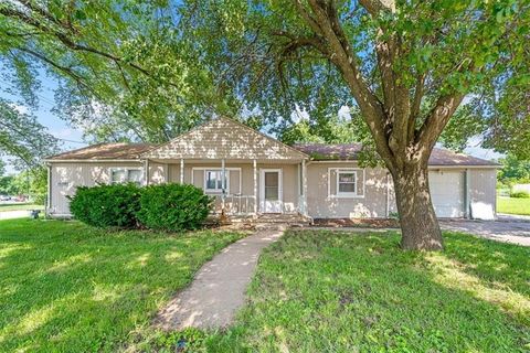 Photo of 15090 WALMER Street, Overland Park, KS 66223 (MLS # 2565580) Photo of 15090 WALMER Street, Overland Park, KS 66223 (MLS # 2565580)