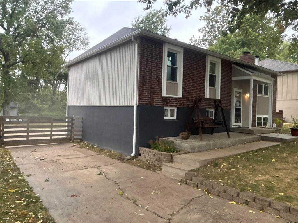 2508 NW Castle Drive