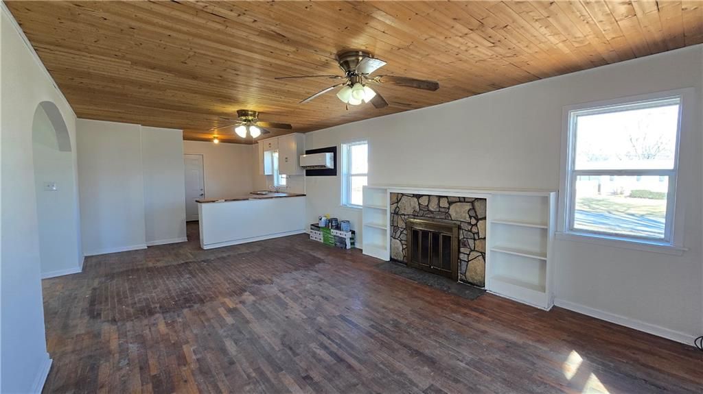 Photo of 1114 Comstock Street, Chillicothe, MO 64601 (MLS # 2607520)