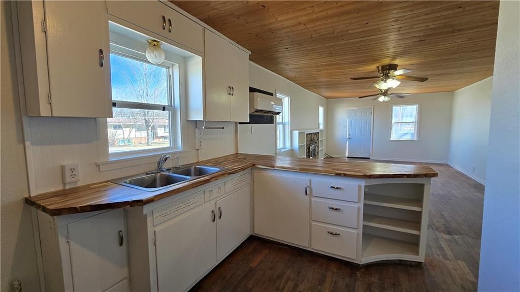 Photo of 1114 Comstock Street, Chillicothe, MO 64601 (MLS # 2607520)