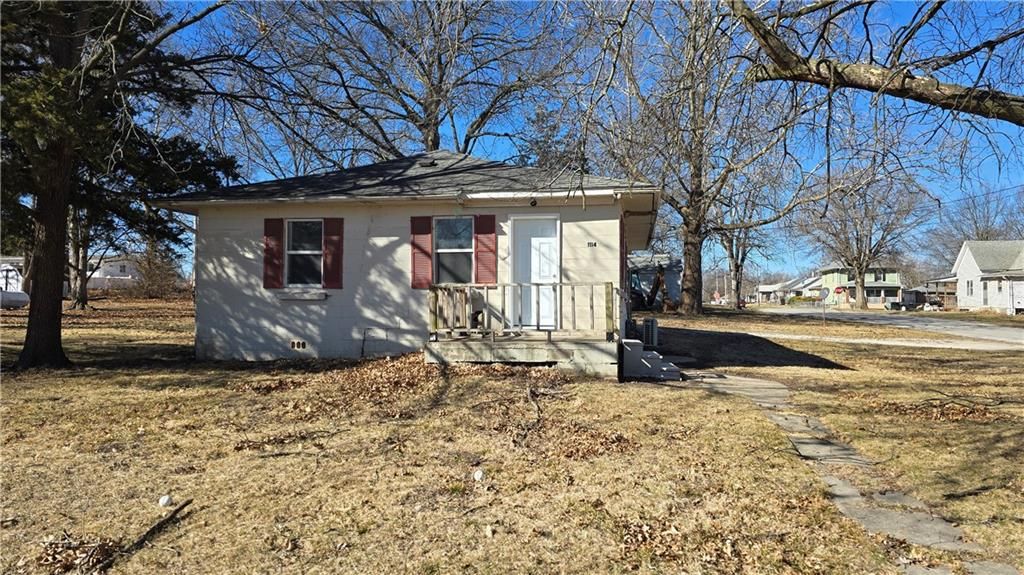 Photo of 1114 Comstock Street, Chillicothe, MO 64601 (MLS # 2607520)