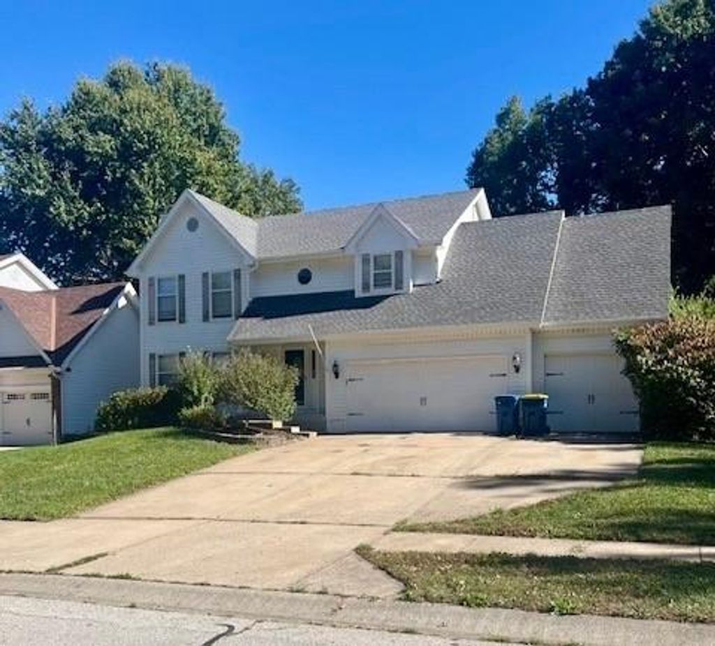Photo of 1323 Amesbury Avenue, Liberty, MO 64068 (MLS # 2583651)