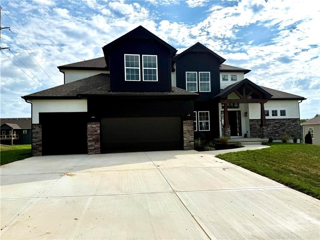 Photo of 1011 Poplar Lane, Liberty, MO 64068 (MLS # 2581684)