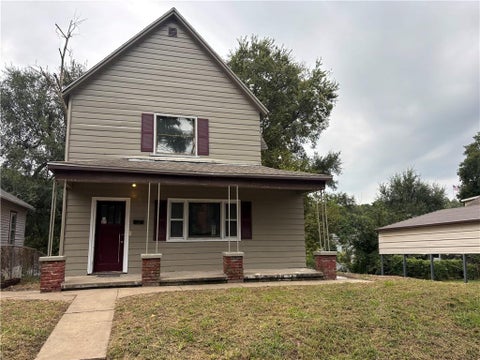 Photo of 518 E Missouri Avenue, St Joseph, MO 64504 (MLS # 2644290)