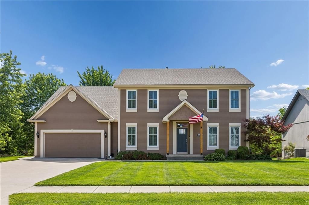 Photo of 1021 Black Oak Drive, Liberty, MO 64068 (MLS # 2619715)