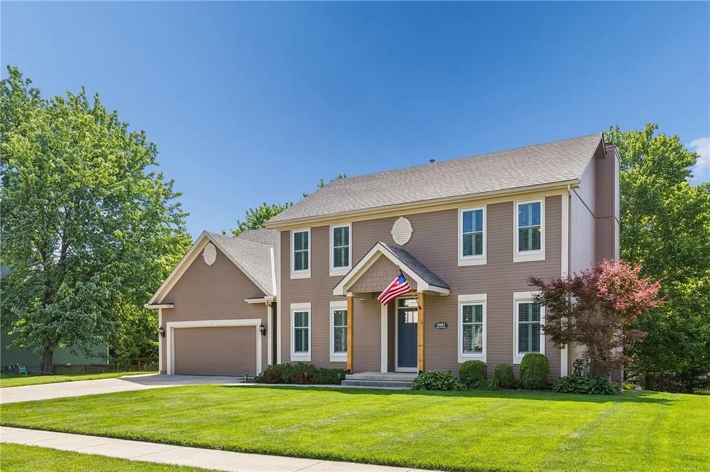 Photo of 1021 Black Oak Drive, Liberty, MO 64068 (MLS # 2619715)
